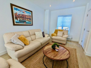 Spacious and Modern Entire Home with Garden